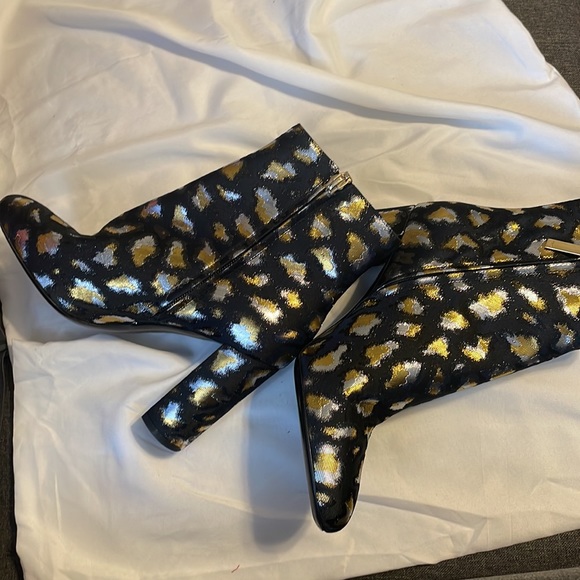 Gold silver and black ankle boots - Picture 4 of 7